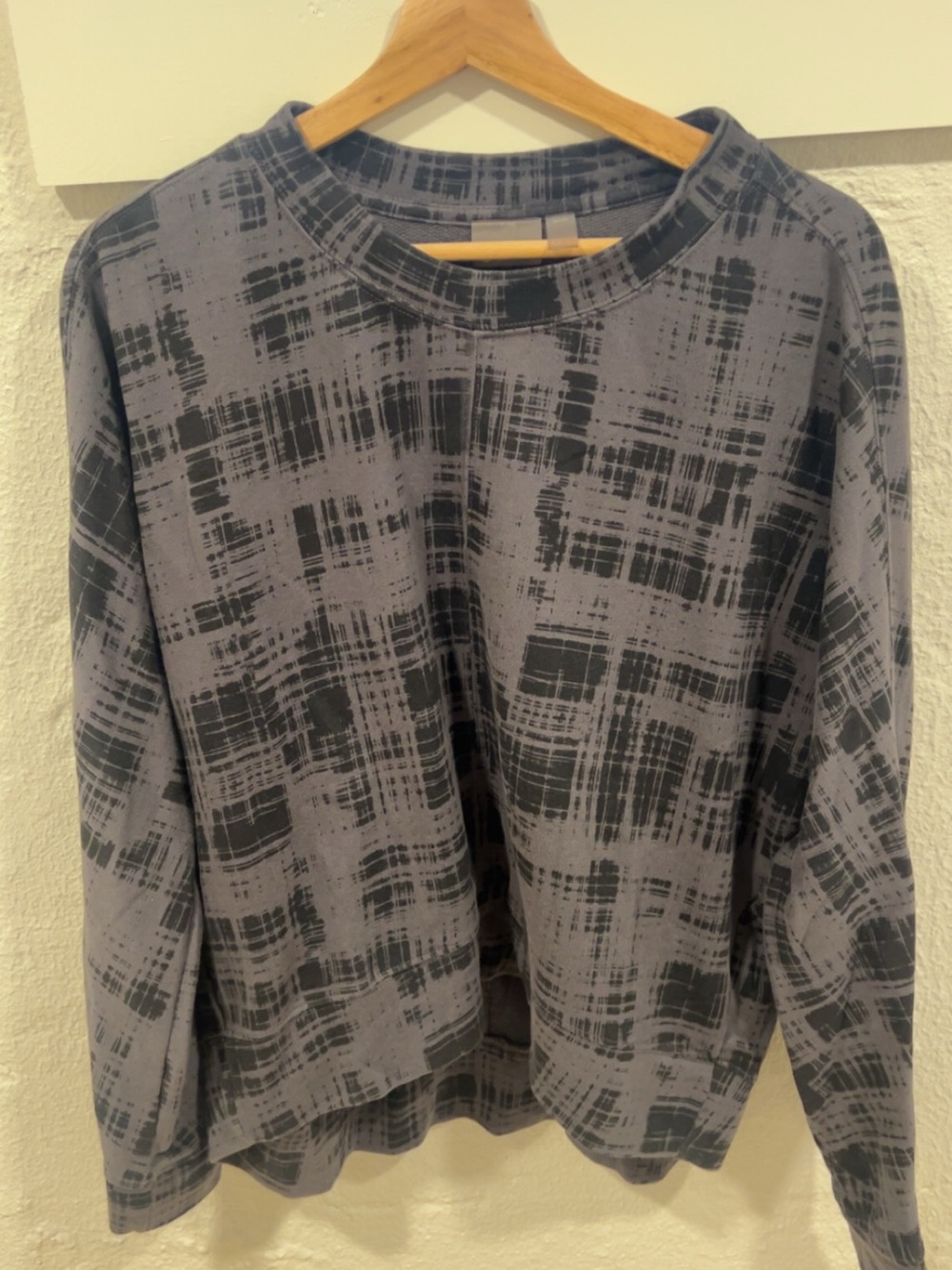 Zella Women’s Black-Gray Graphic Crewneck Sweater